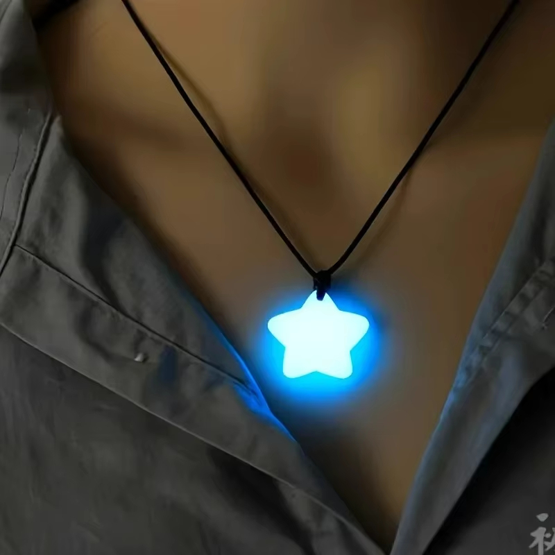 Outdoor Adventure Festival - Collier Pendentif Étoile Luminescente en Jade